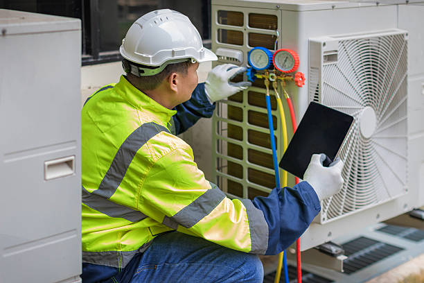 Professional Hvac Installation technician working in Clear Lake, IA